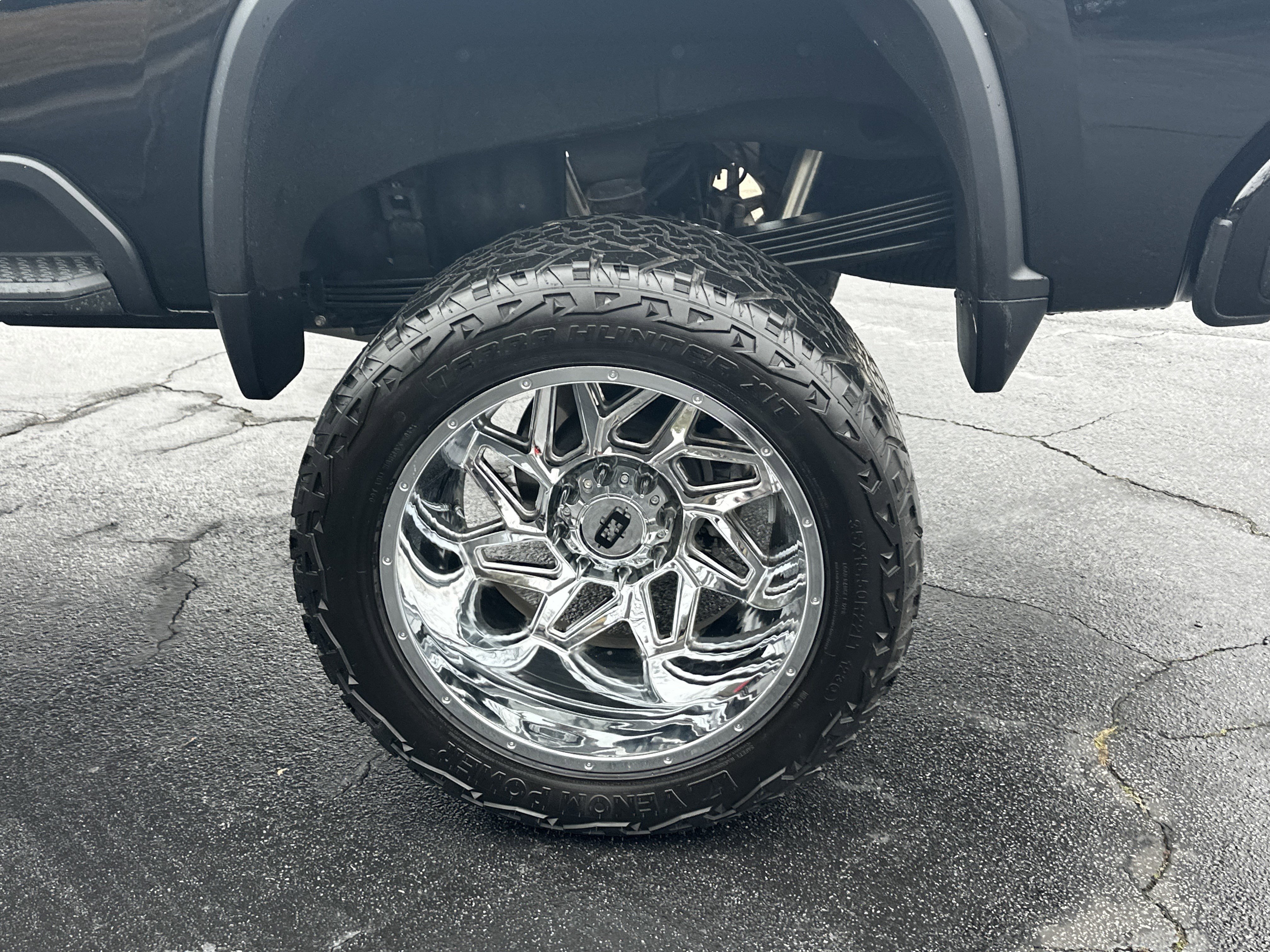 Used 2024 Chevrolet Silverado 2500 High Country w/ Midnight Edition image 23