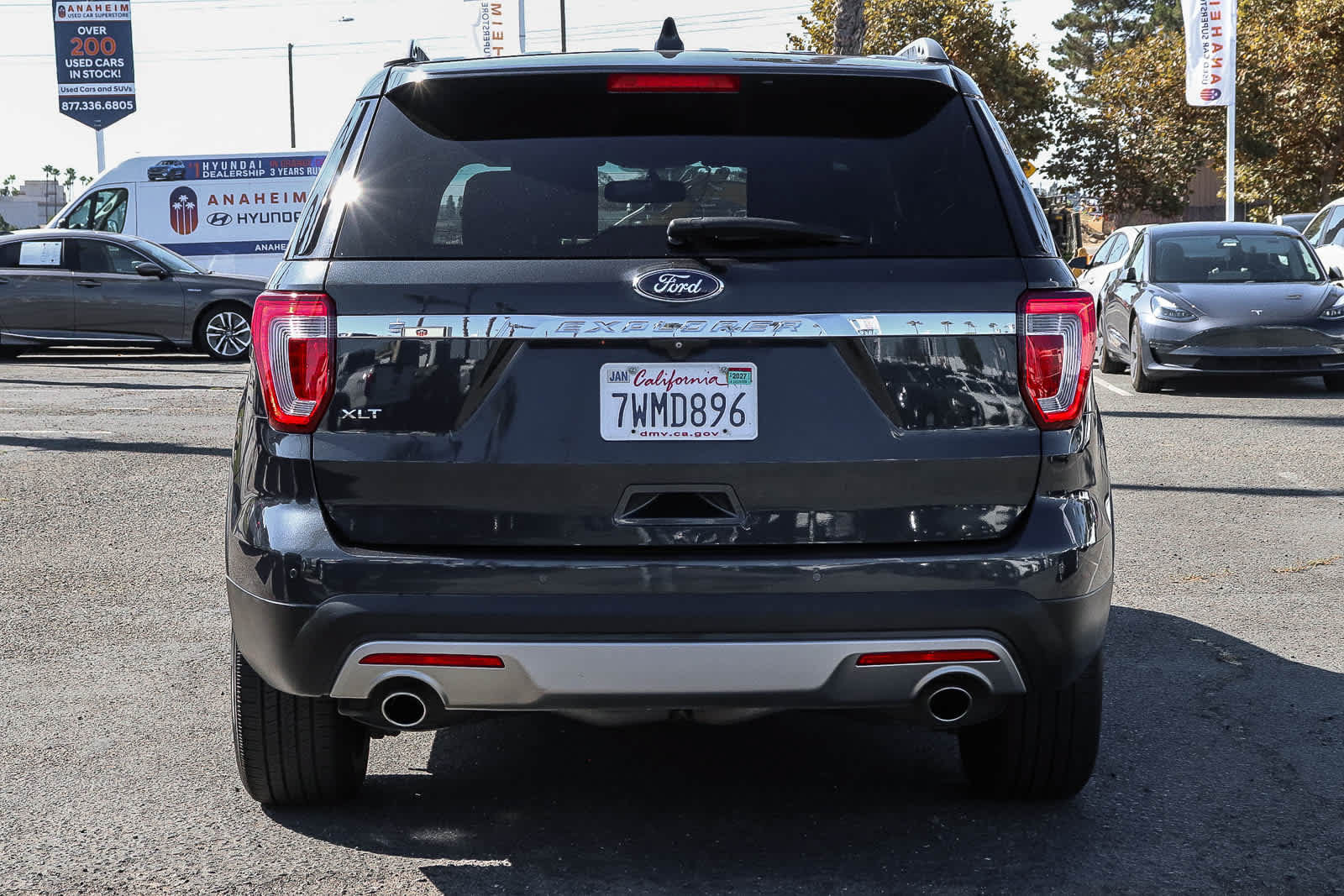 Used 2017 Ford Explorer XLT w/ Equipment Group 202A FWD image 8