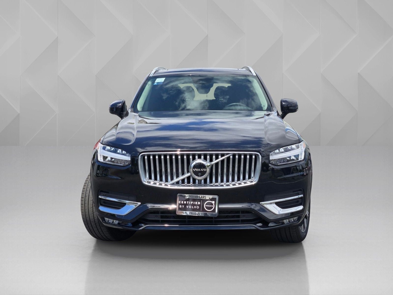 Certified 2025 Volvo XC90 B6 Plus AWD/4WD image 3