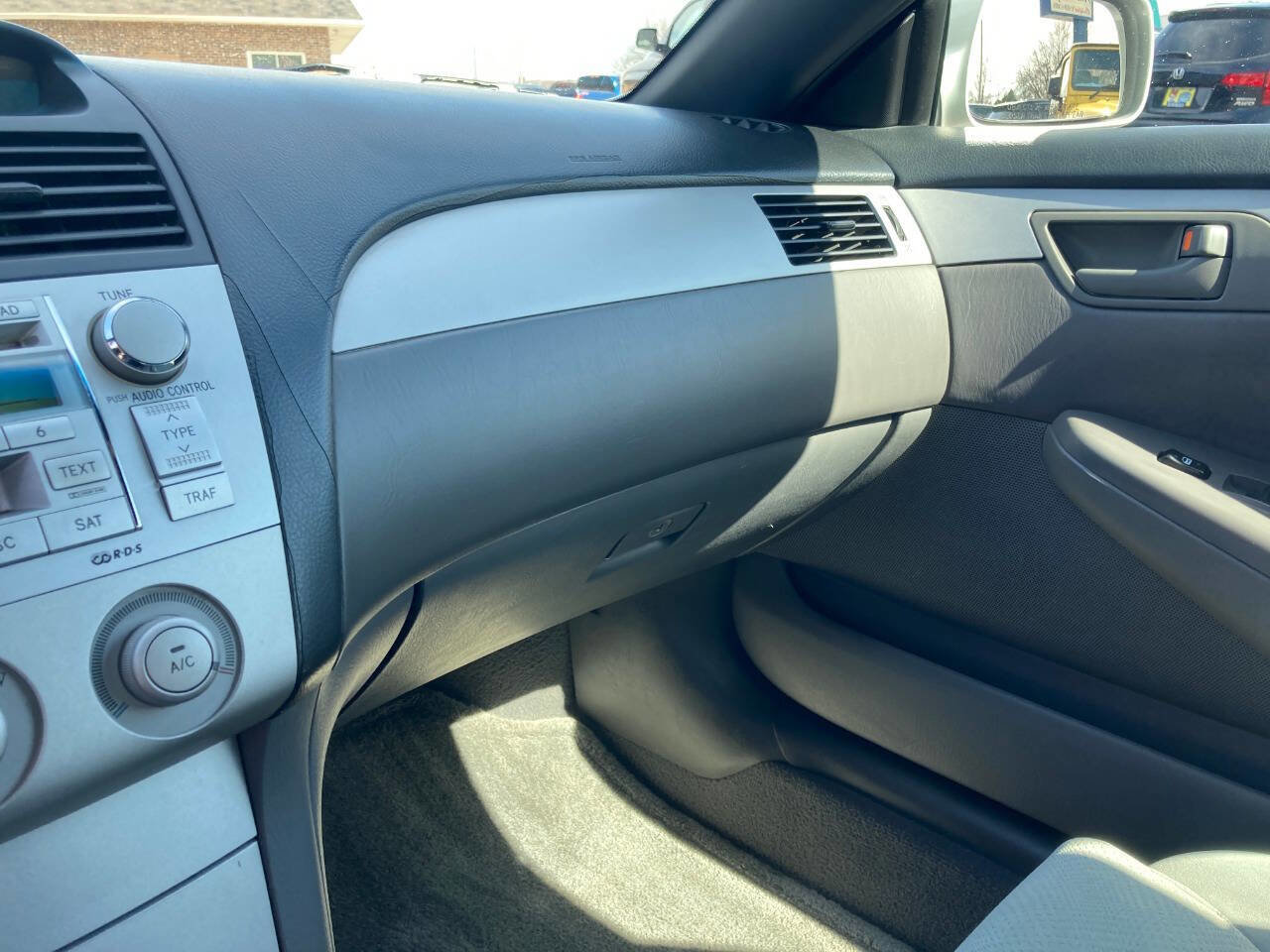 Used 2004 Toyota Solara SE image 53