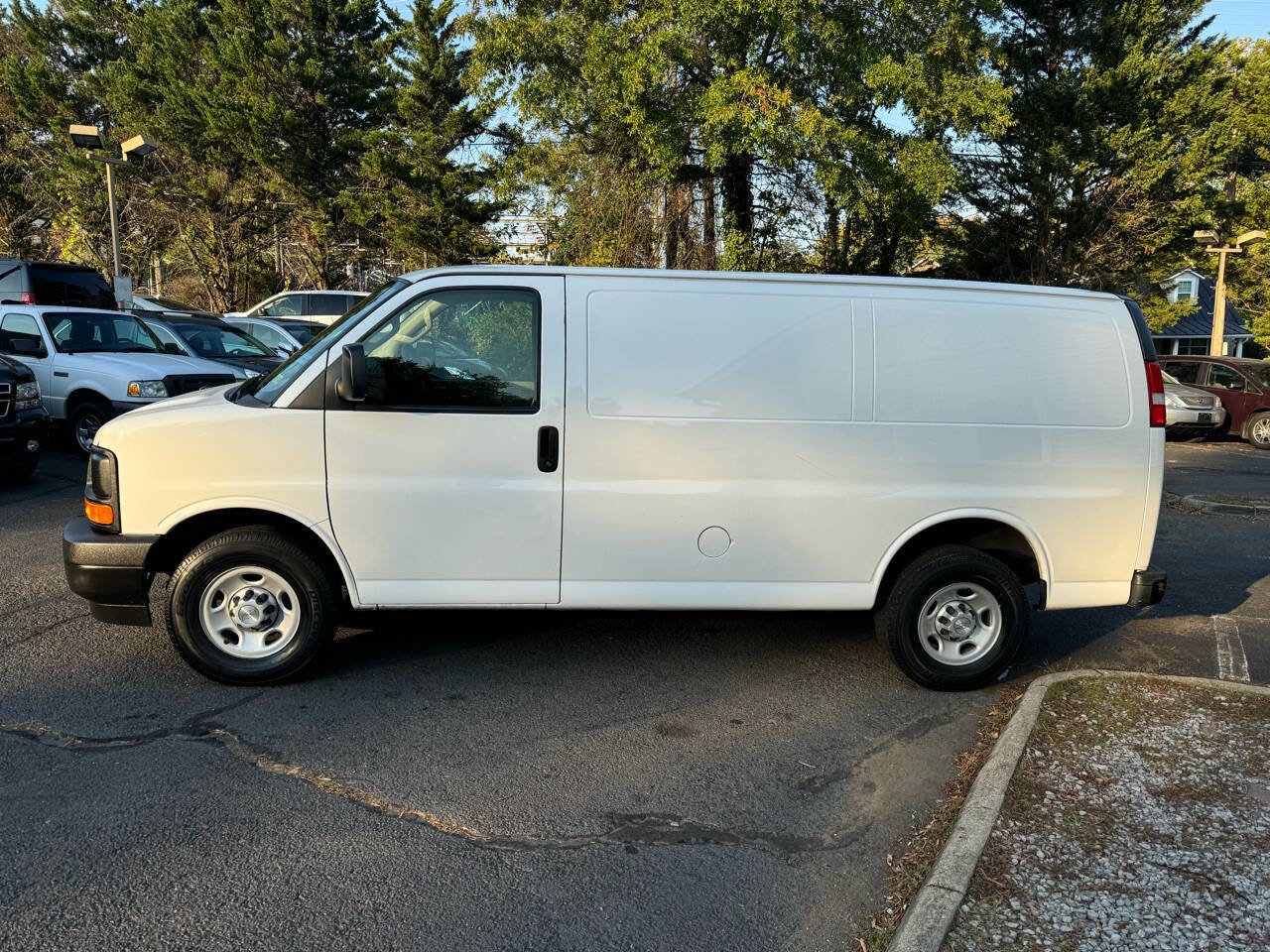 Used 2017 Chevrolet Express 2500 image 4