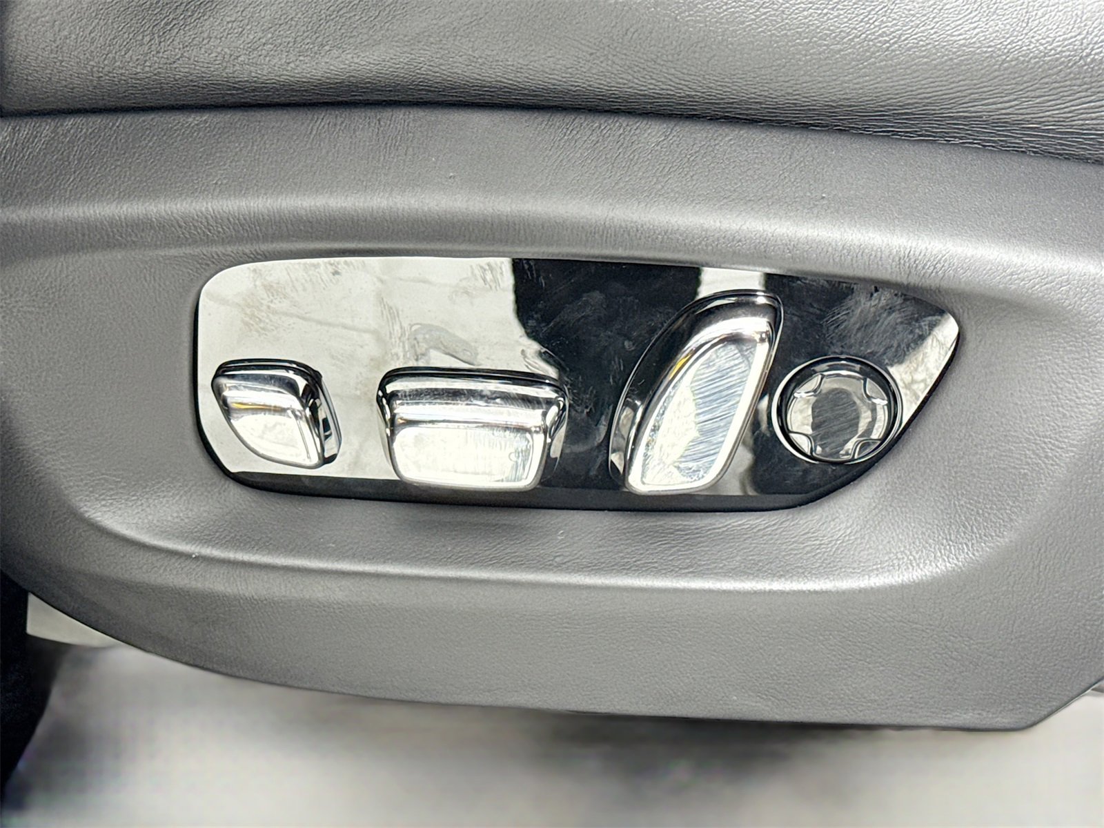 Used 2025 Rolls-Royce Cullinan Black Badge image 20