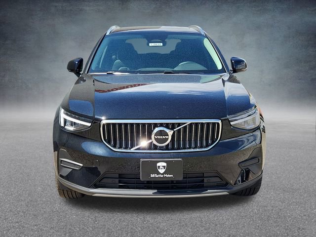New 2025 Volvo XC40 B5 Core w/ Protection Package Premier AWD/4WD image 2