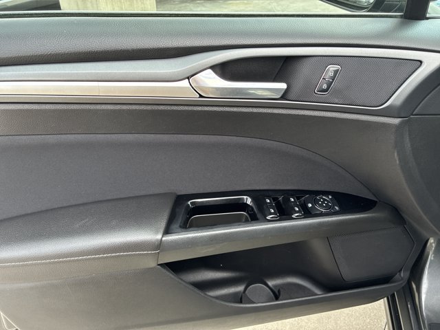 Used 2016 Ford Fusion SE FWD image 12