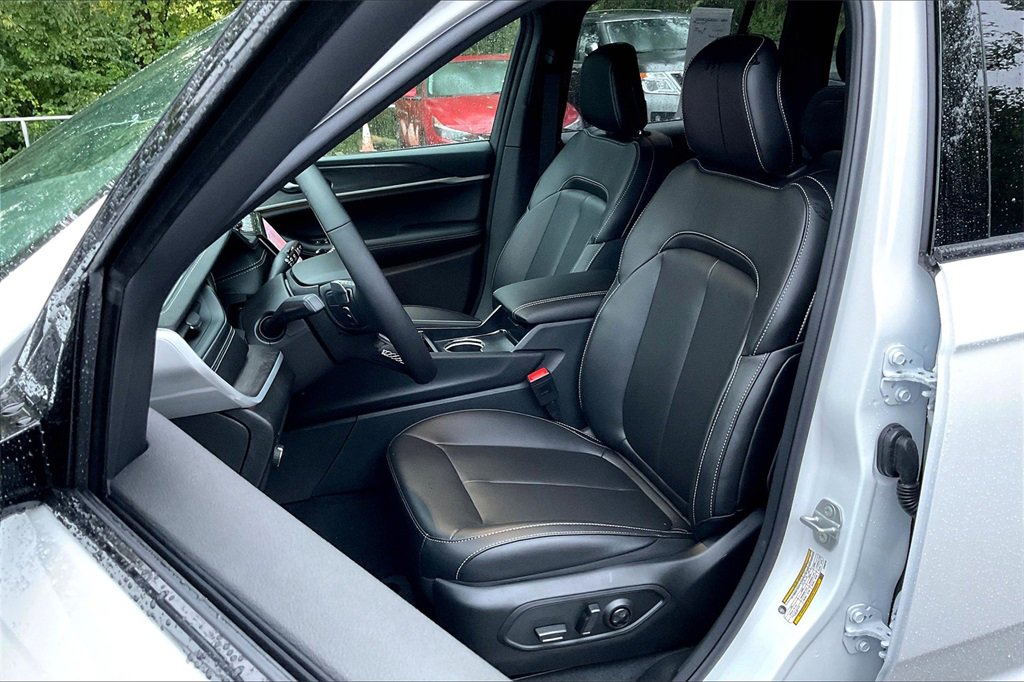 New 2025 Jeep Grand Cherokee Limited image 9