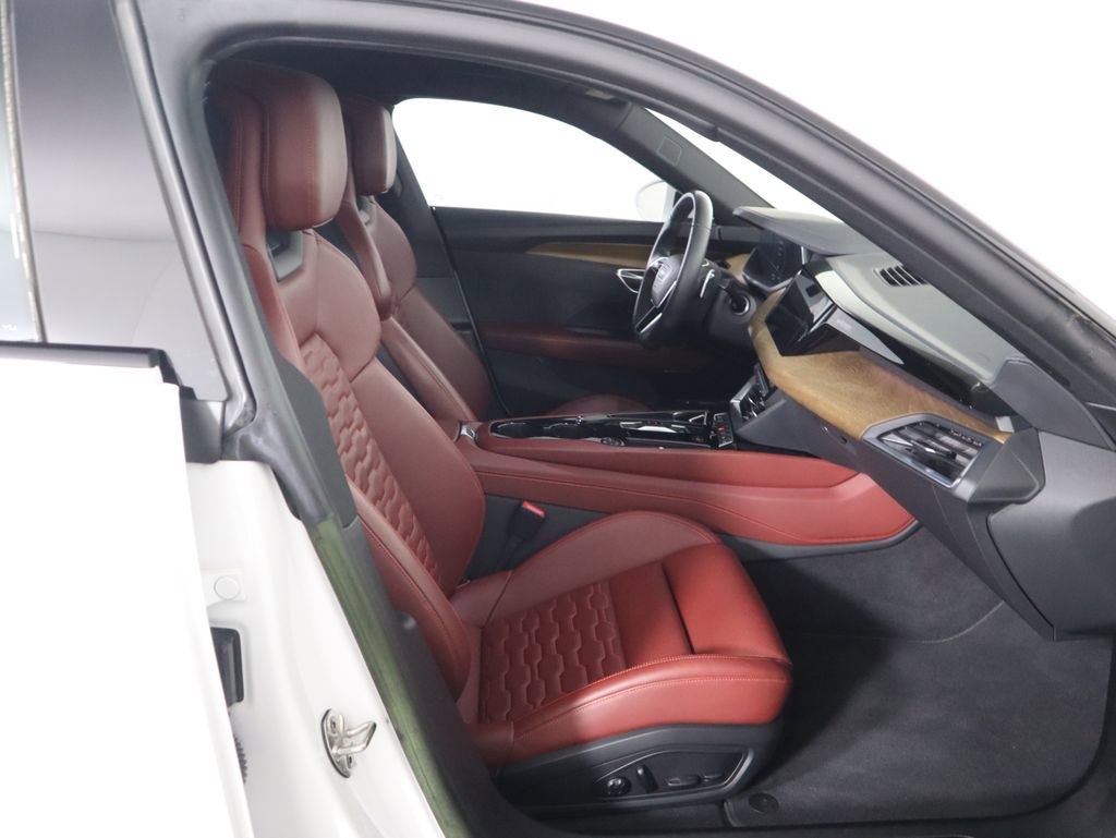 Certified 2023 Audi e-tron GT Prestige image 21
