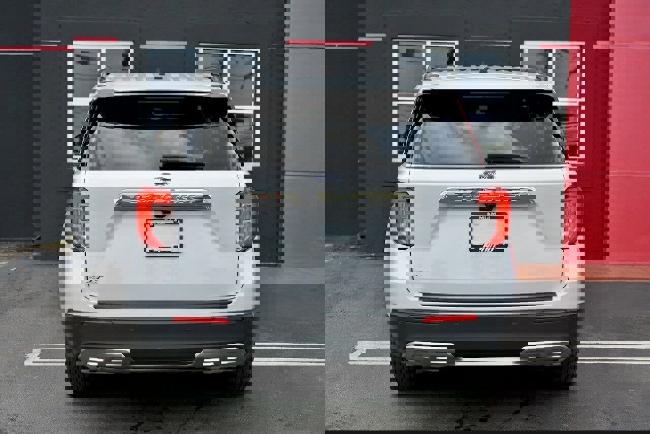 Used 2023 Ford Explorer XLT w/ Equipment Group 202A image 5