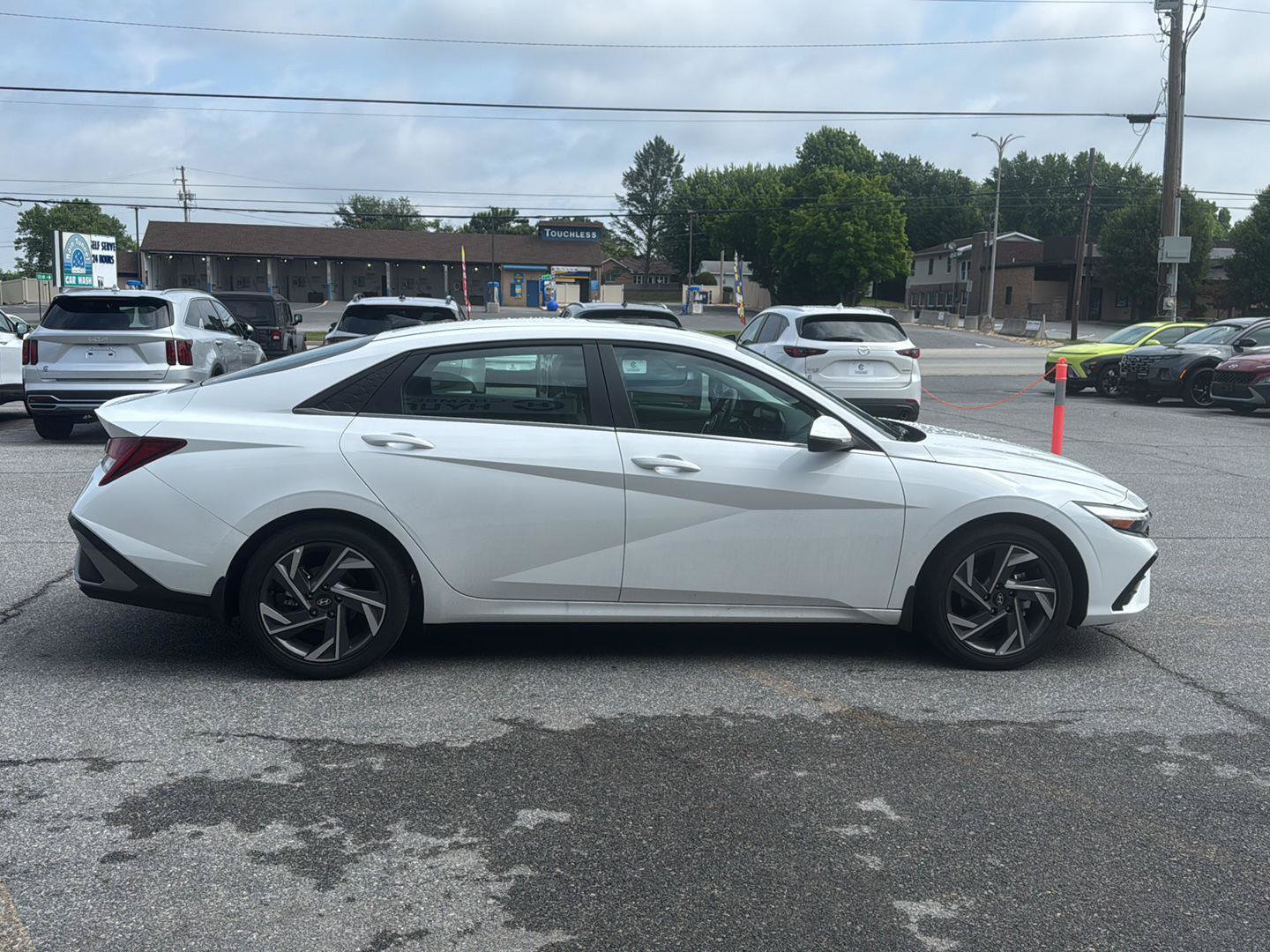 Used 2025 Hyundai Elantra Limited FWD image 6
