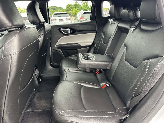 Used 2025 Jeep Compass Limited AWD/4WD image 16