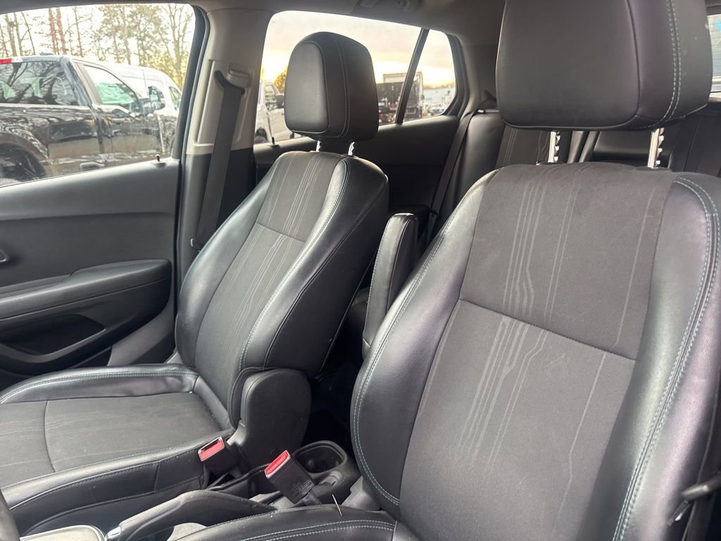 Used 2016 Chevrolet Trax LT w/ LT Sun and Sound Package image 15