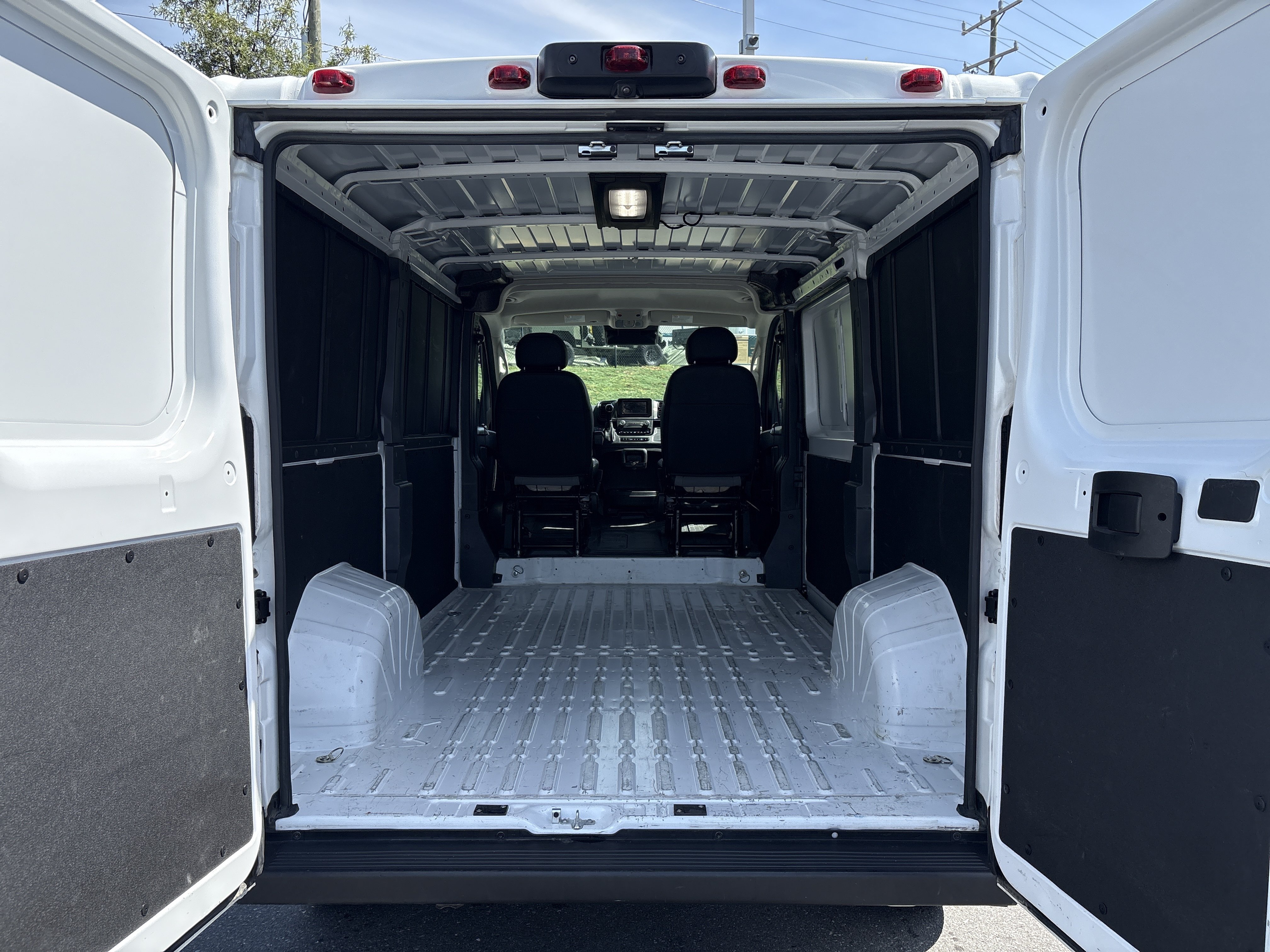 Used 2025 RAM ProMaster 2500 w/ Convenience Group FWD image 32
