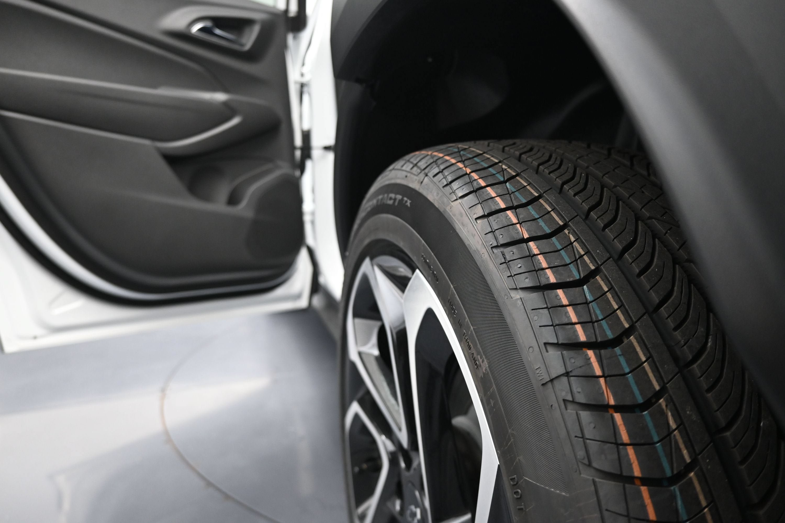 New 2026 Chevrolet Trax RS w/ Sunroof Package FWD image 35