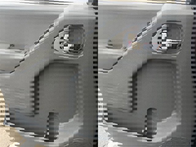 Used 2015 Nissan Frontier SV w/ SV Value Truck Package image 25