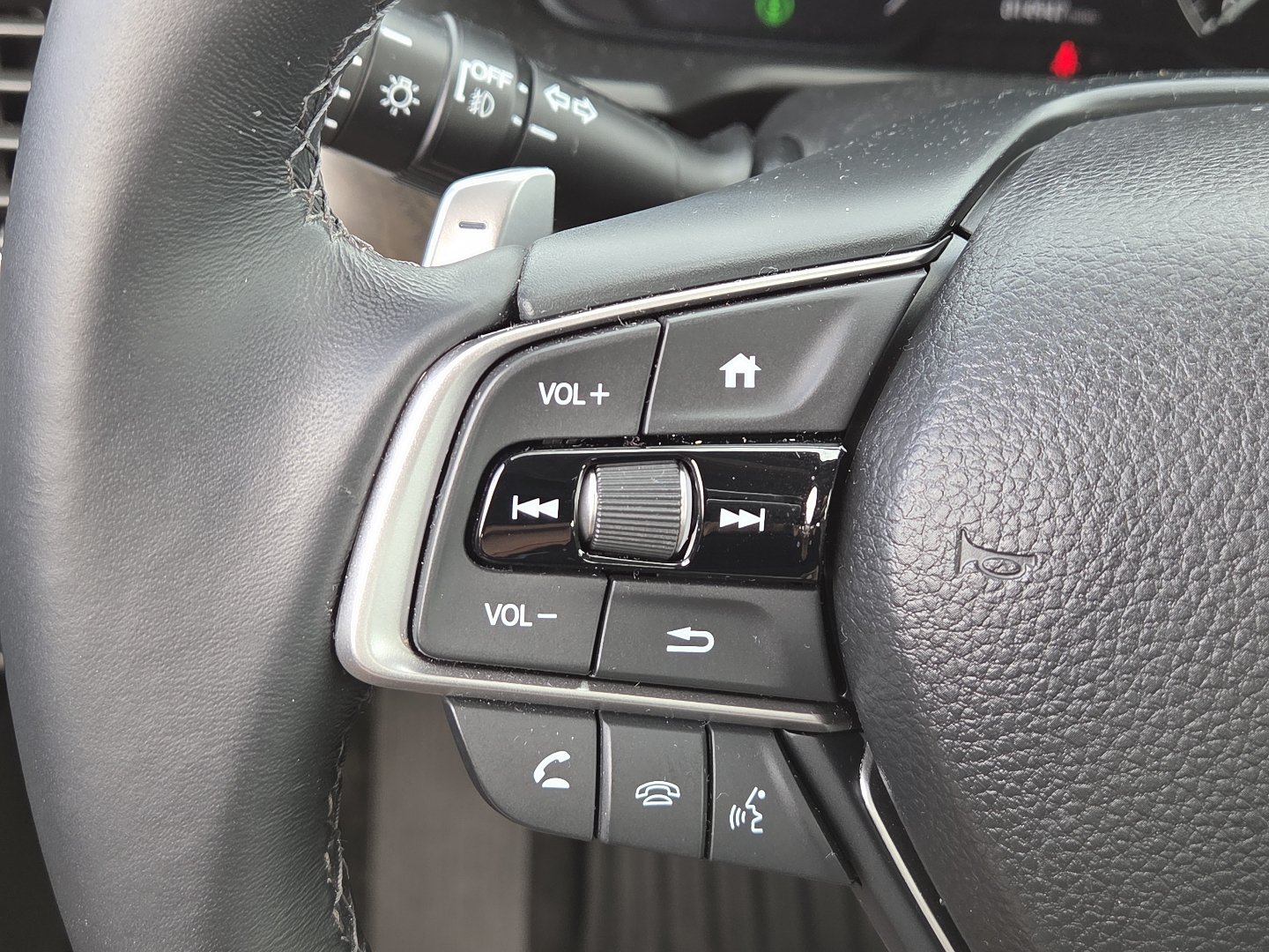 Used 2018 Honda Accord Touring image 32