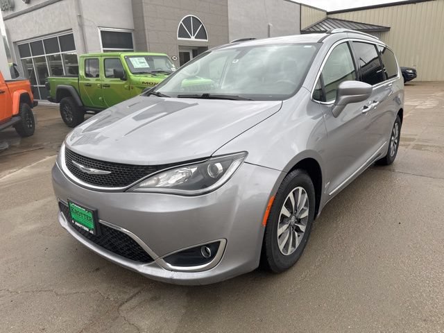Used 2020 Chrysler Pacifica Touring-L Plus FWD image 2