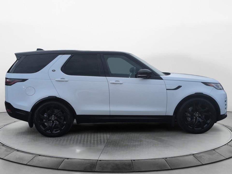 Used 2025 Land Rover Discovery Dynamic SE AWD/4WD image 8