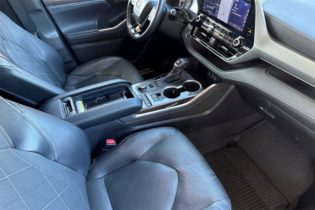 Used 2022 Toyota Highlander Platinum image 24