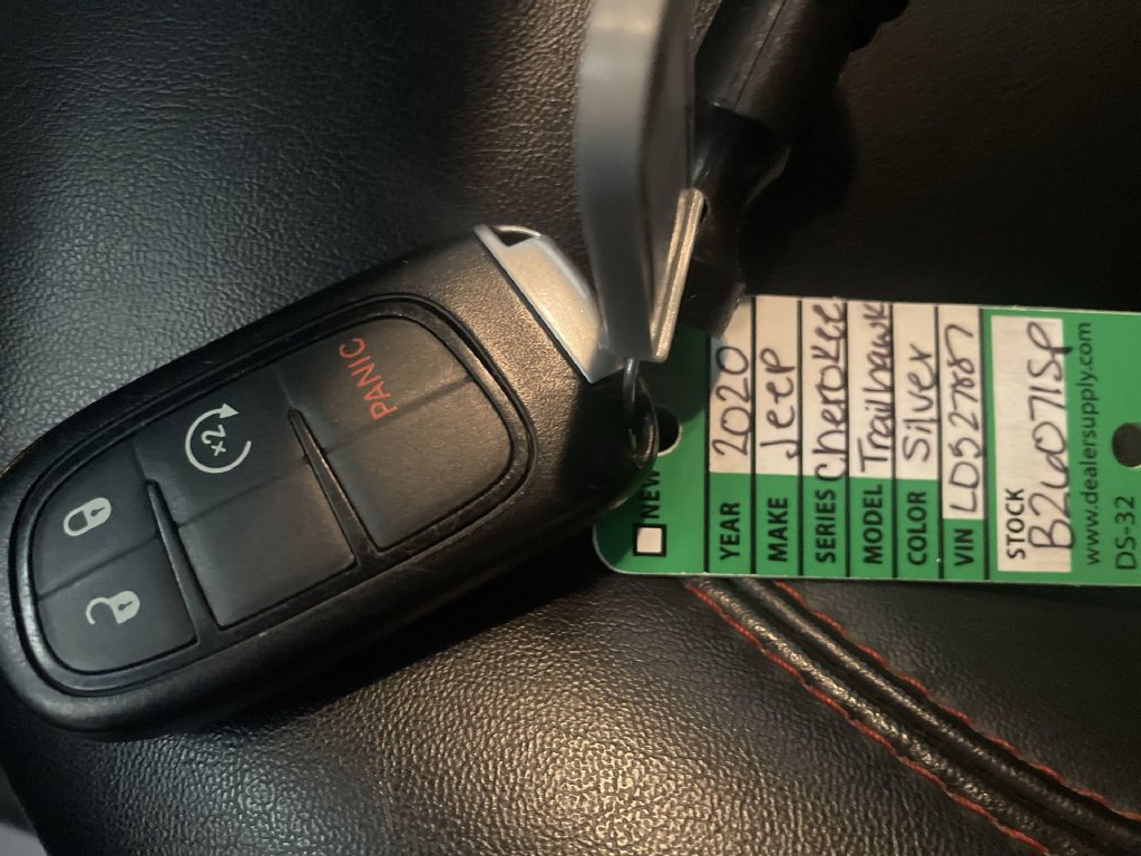 Used 2020 Jeep Cherokee Trailhawk w/ Cold Weather Group AWD/4WD image 28