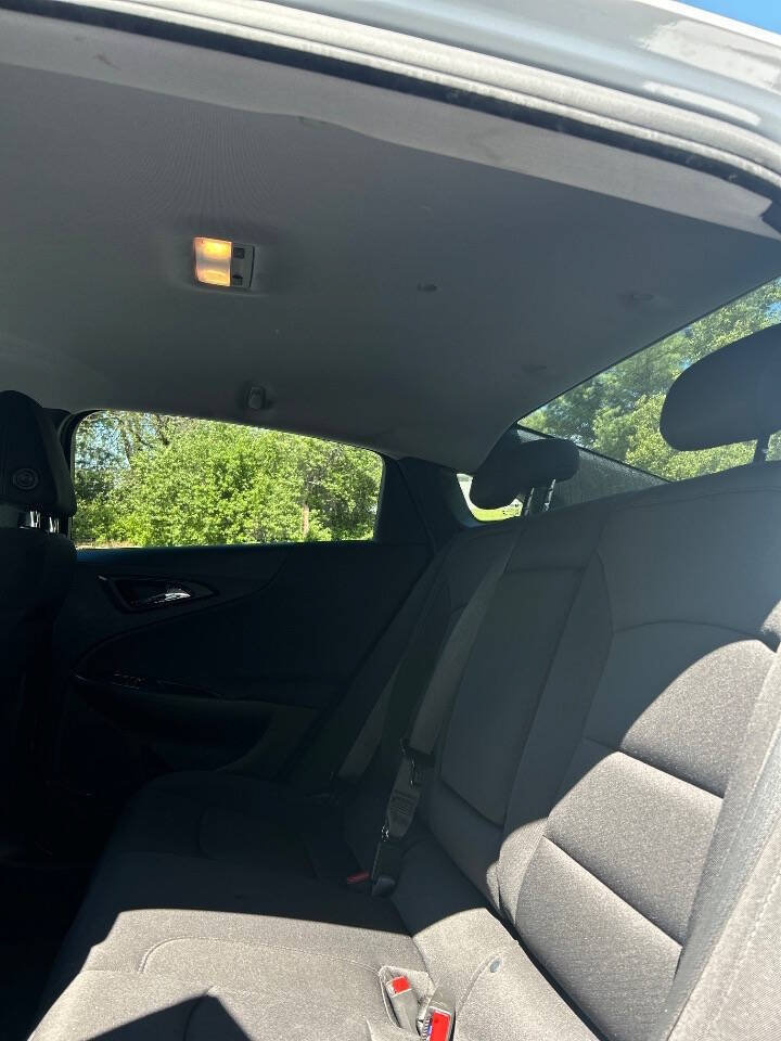 Used 2020 Chevrolet Malibu LT image 12