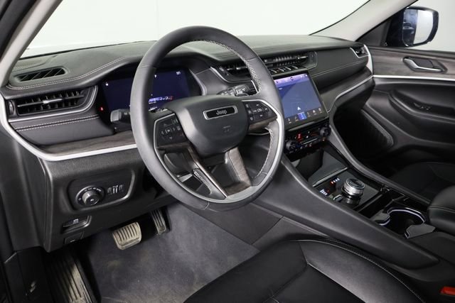 Used 2023 Jeep Grand Cherokee Limited w/ Black Appearance Package image 27