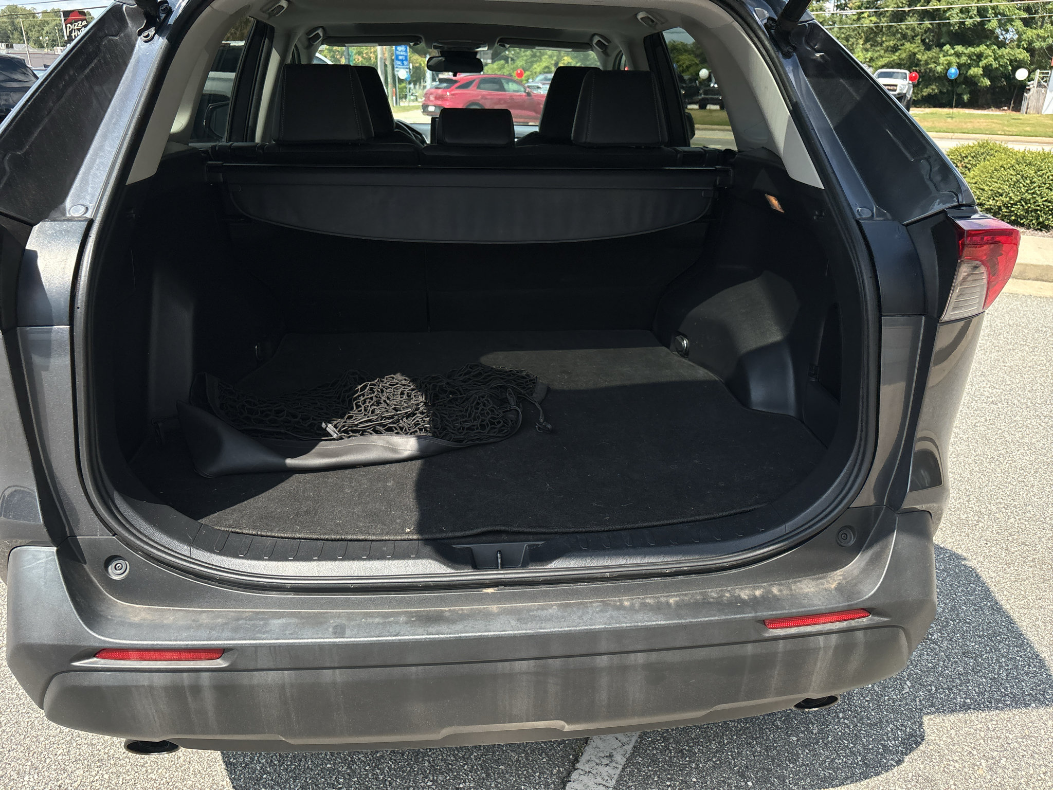 Used 2019 Toyota RAV4 XLE Premium FWD image 9