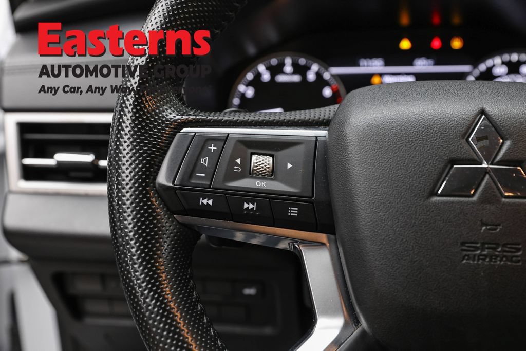 Used 2024 Mitsubishi Outlander SE AWD/4WD image 15