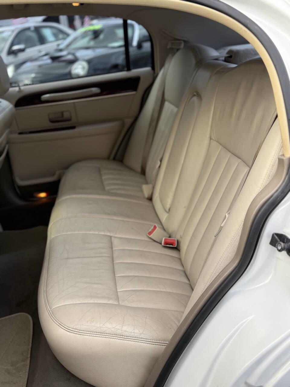 Used 2003 Lincoln Town Car Signature image 18