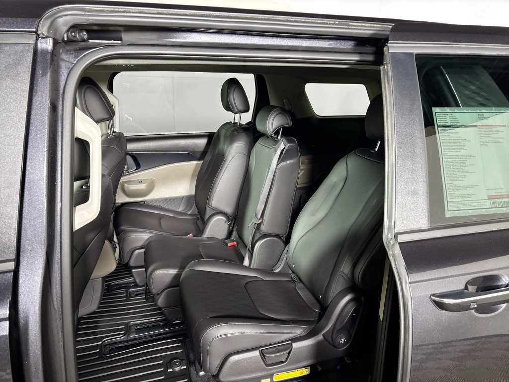 New 2026 Kia Carnival FWD image 19