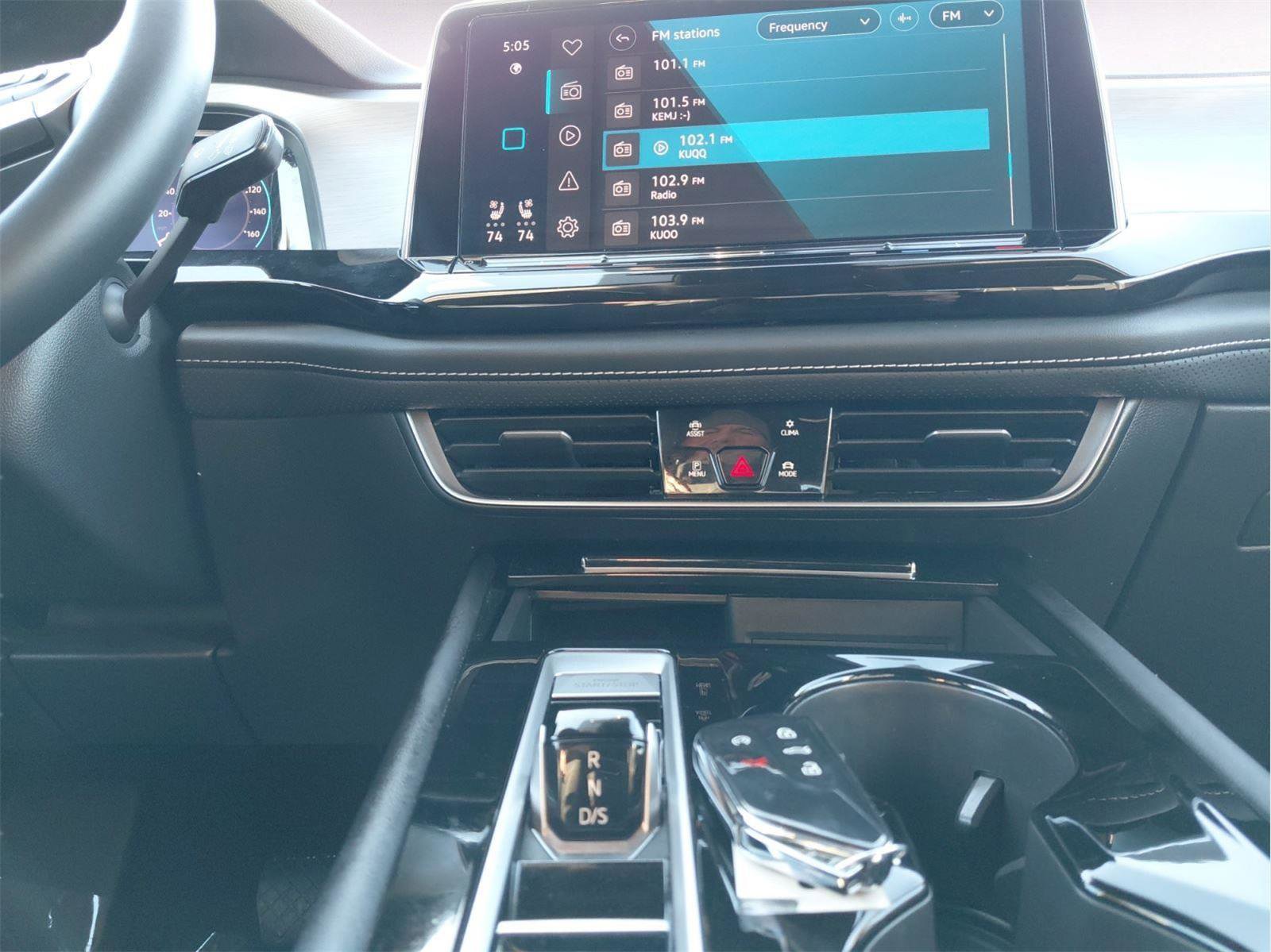 Used 2025 Volkswagen Atlas Cross Sport SE image 11