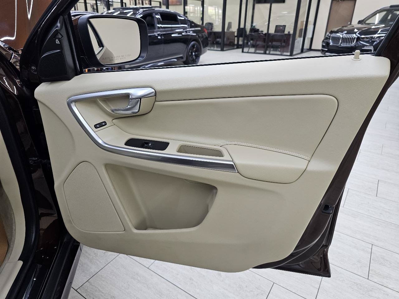 Used 2015 Volvo XC60 T5 Premier FWD image 38