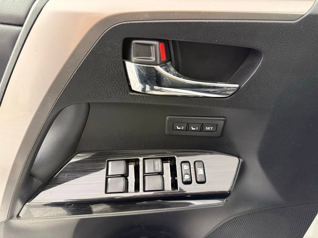 Used 2018 Toyota RAV4 Limited image 14