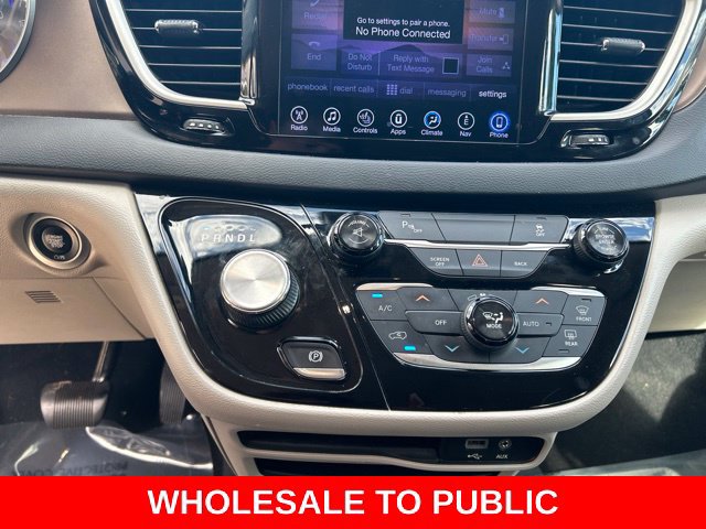 Used 2017 Chrysler Pacifica Touring-L FWD image 23