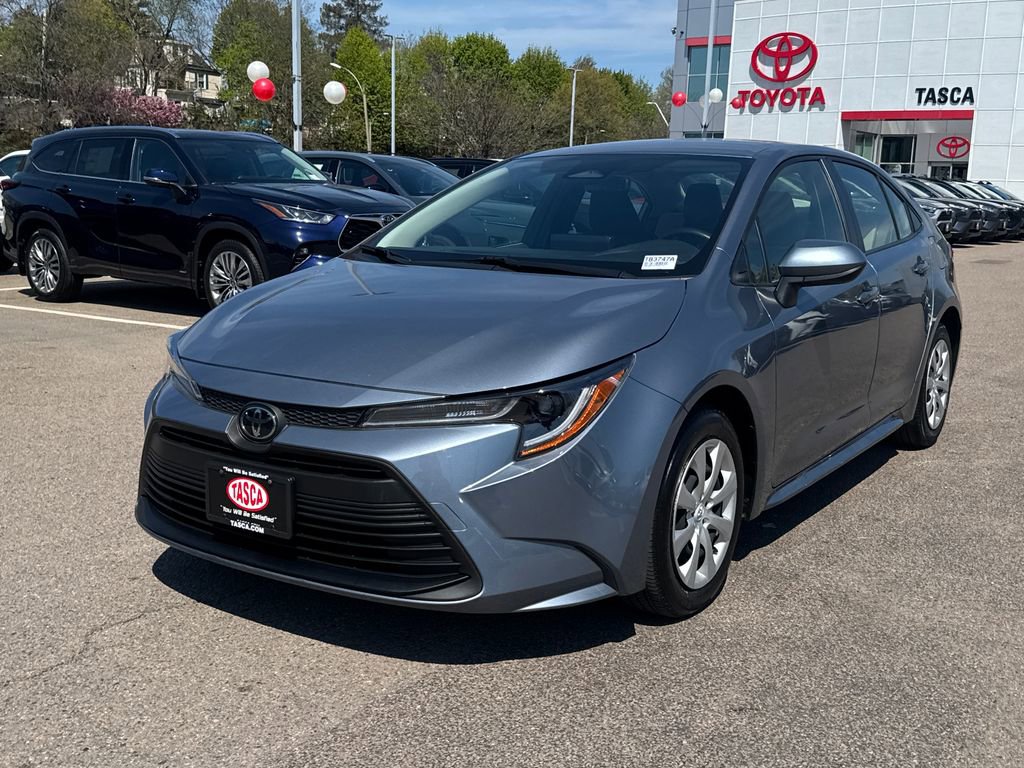 Used 2023 Toyota Corolla LE w/ Carpet Mat Package (TMS) FWD image 4