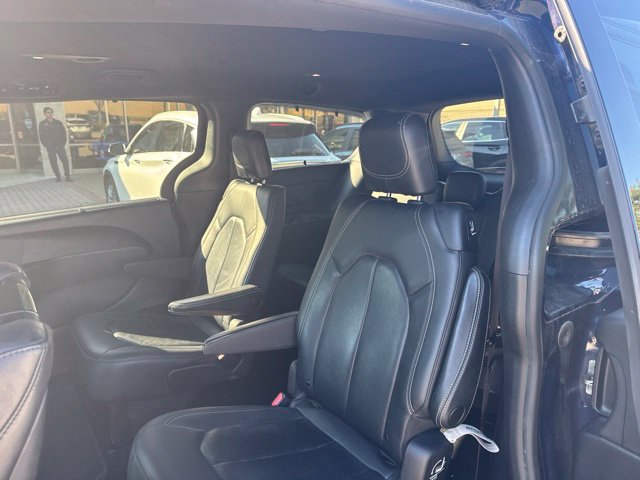 Used 2019 Chrysler Pacifica Touring-L Plus FWD image 6