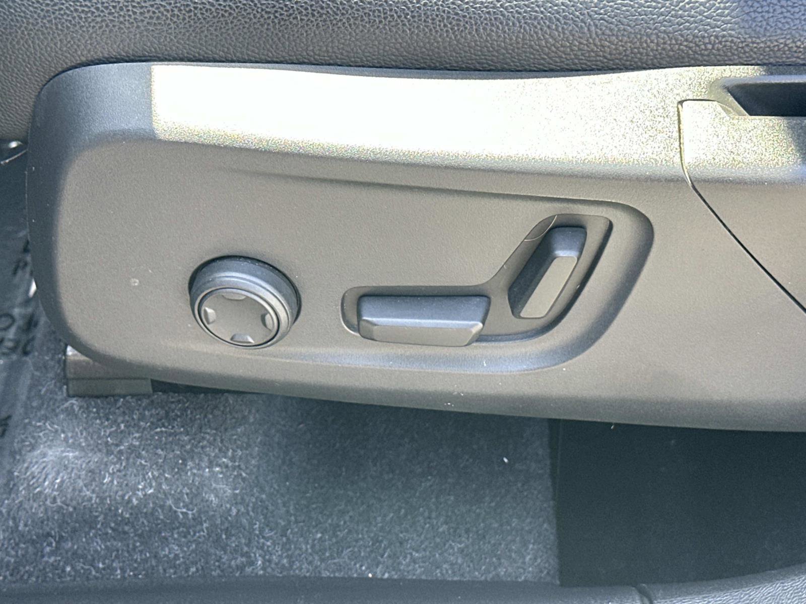 Used 2019 Volvo XC40 T5 Momentum AWD/4WD image 20