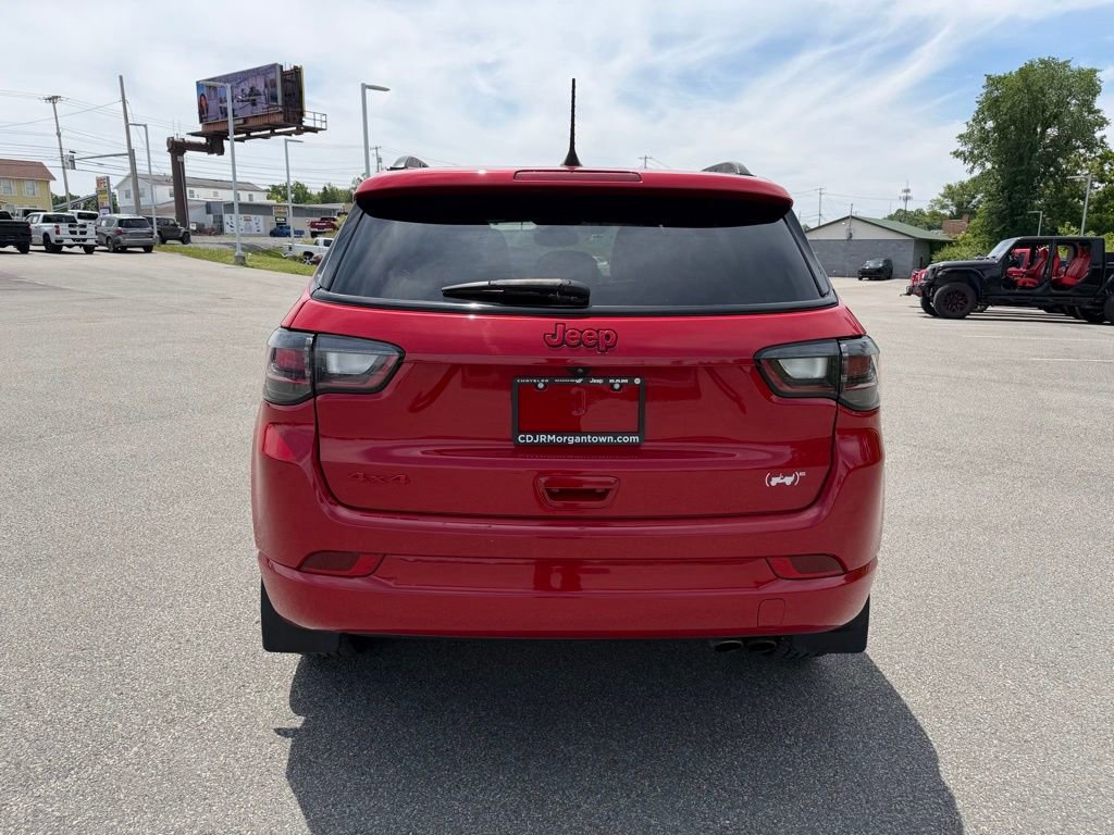 Used 2022 Jeep Compass Limited w/ (RED) Package AWD/4WD image 4