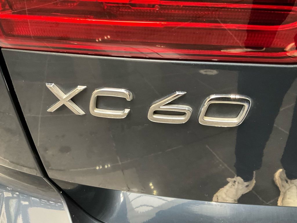 Used 2024 Volvo XC60 B5 Plus image 24