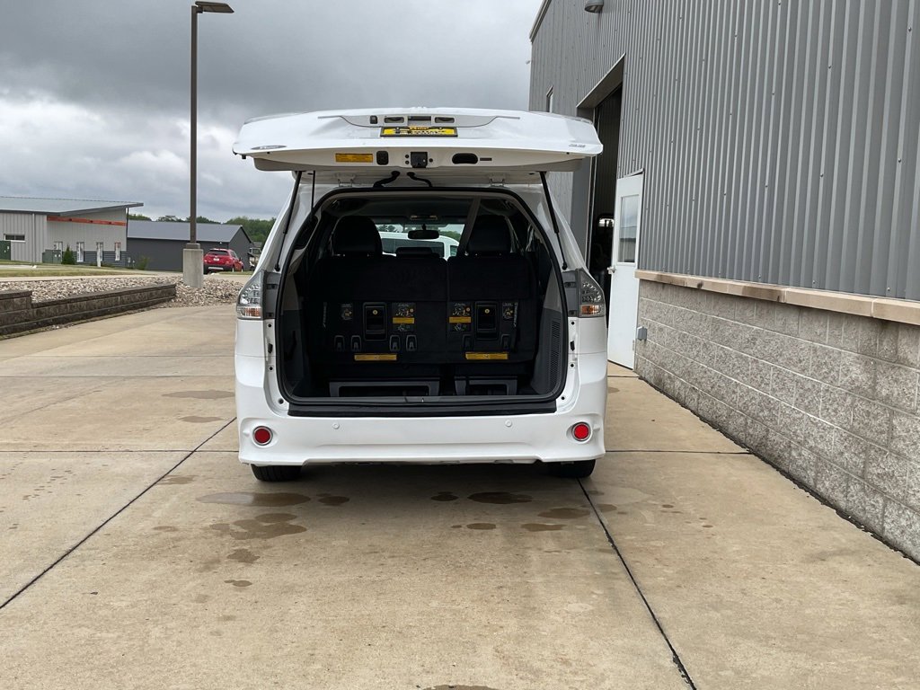 Used 2014 Toyota Sienna SE image 20
