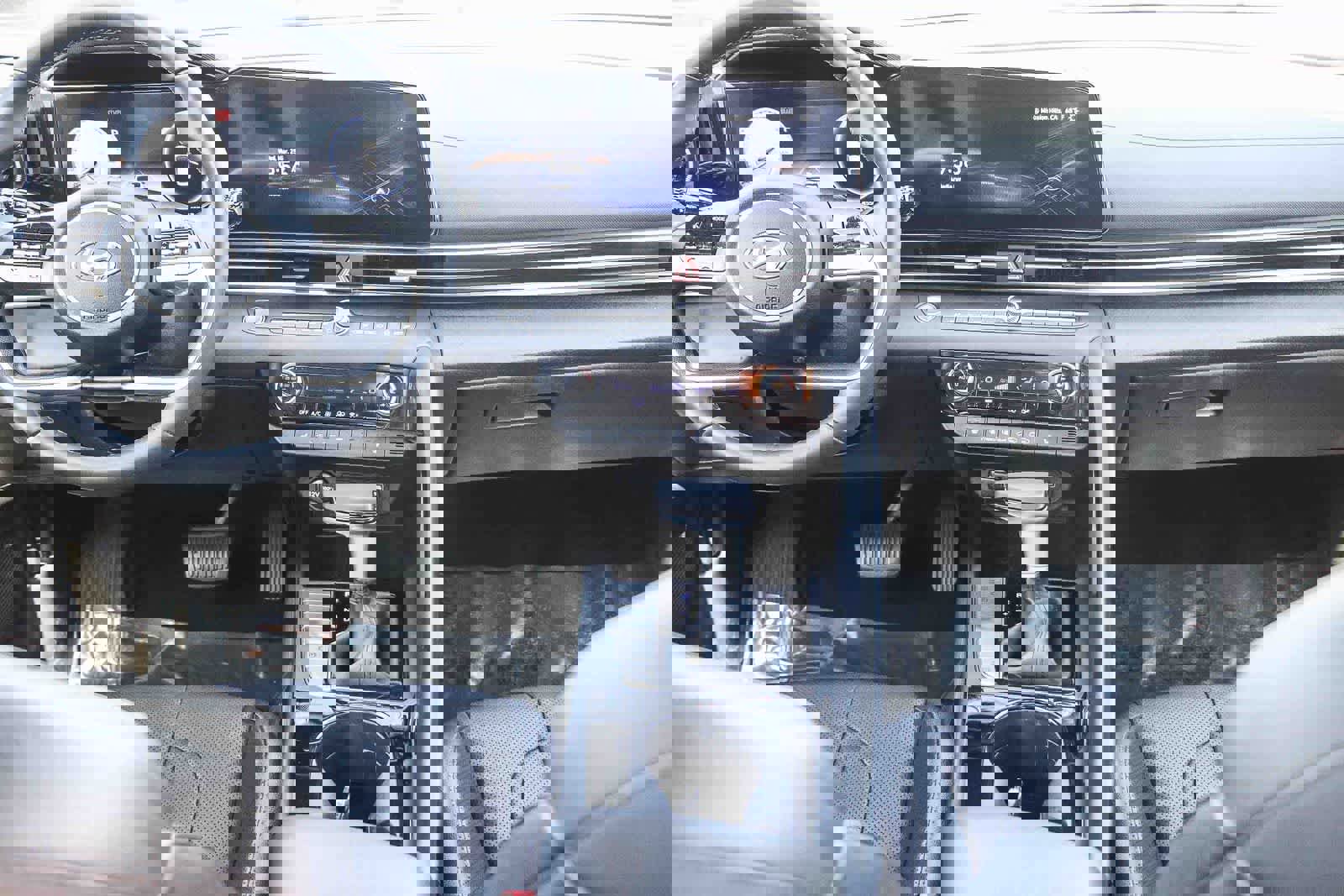 Certified 2023 Hyundai Elantra Limited w/ Cargo Package image 12