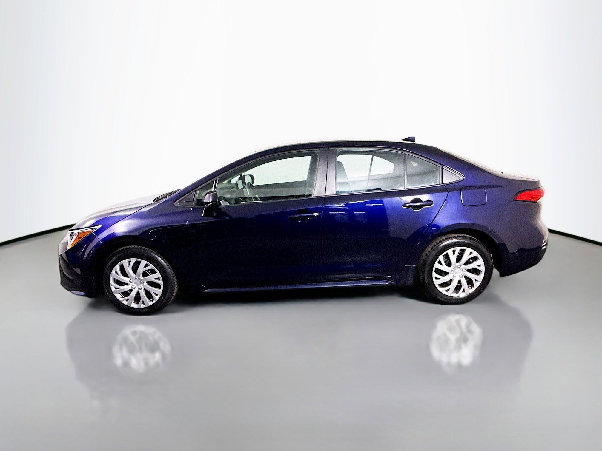Used 2023 Toyota Corolla LE image 6