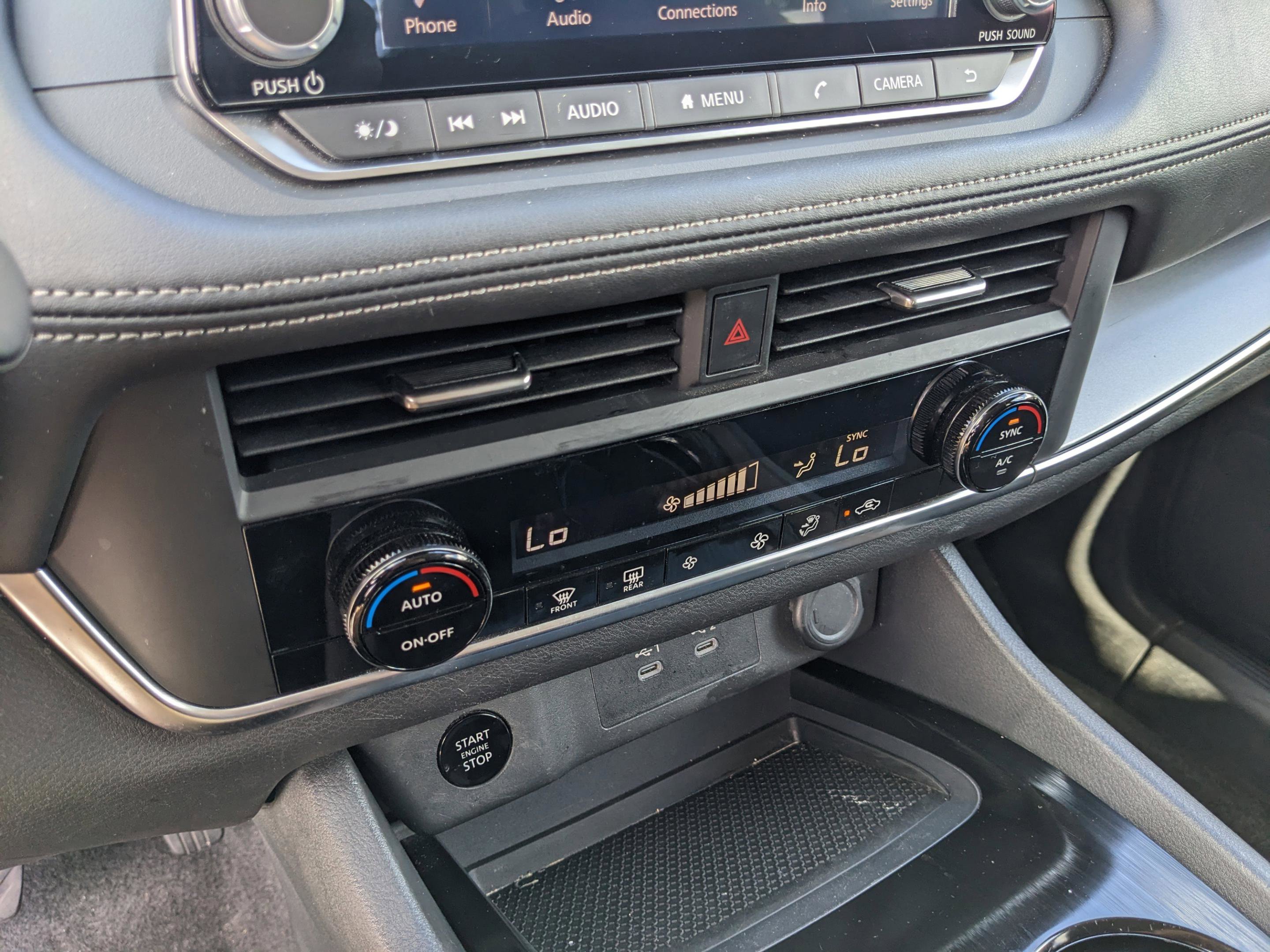 Used 2024 Nissan Rogue SV image 27