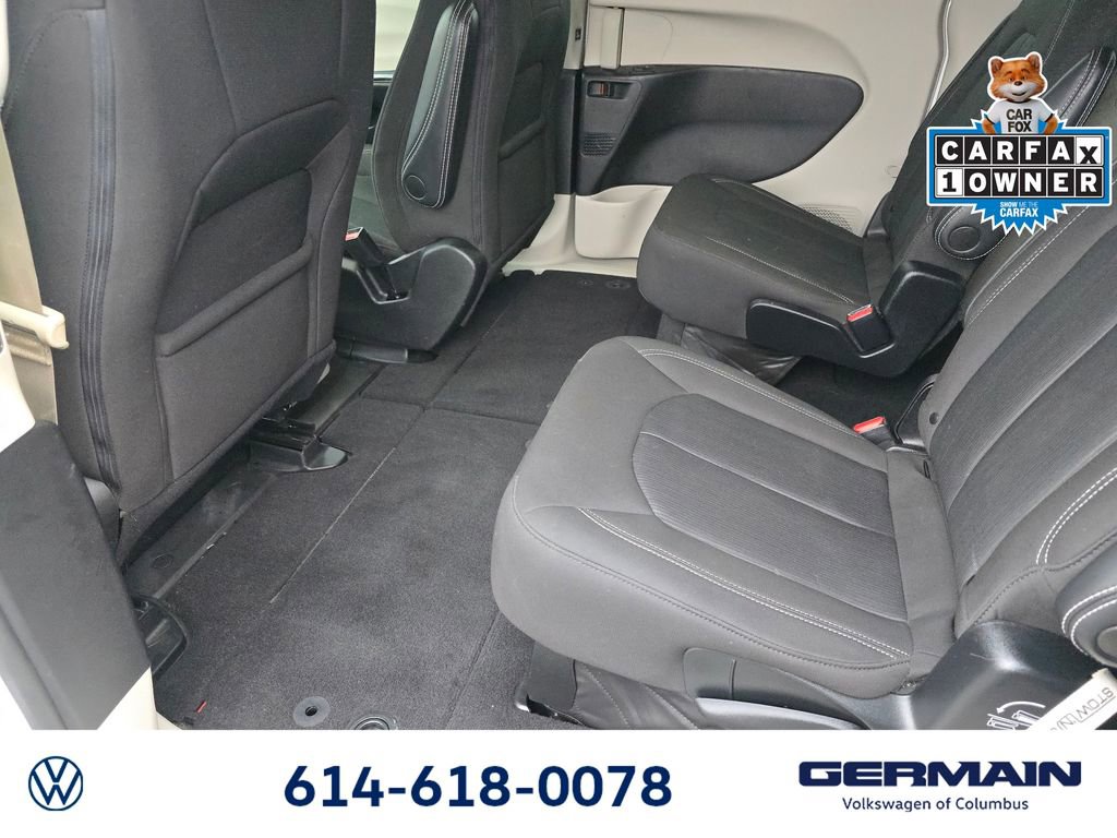 Used 2022 Chrysler Voyager LX image 22