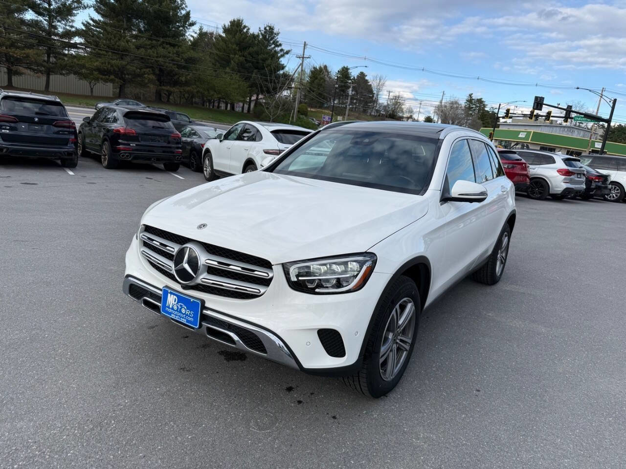 Used 2022 Mercedes-Benz GLC 300 4MATIC image 2