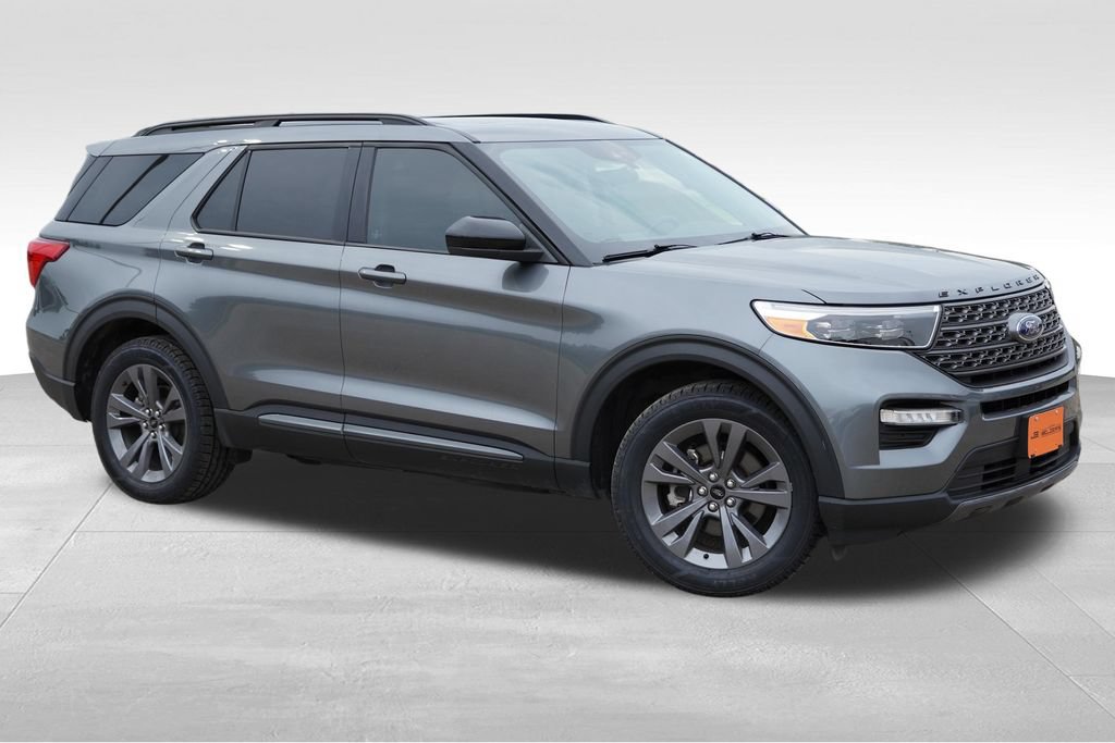 Certified 2024 Ford Explorer XLT w/ Equipment Group 202A AWD/4WD image 2