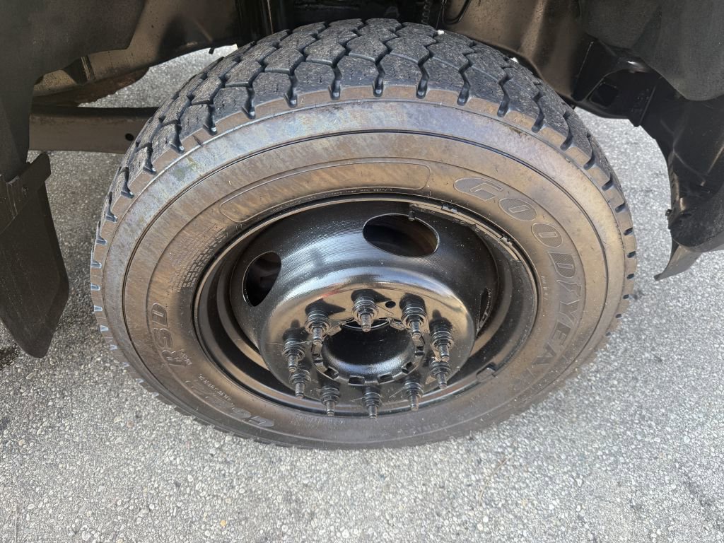 Used 2019 Ford F550 2WD Regular Cab Super Duty image 19