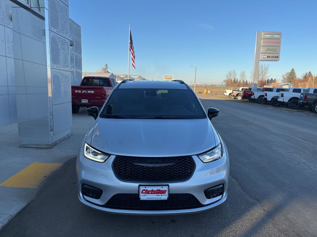 New 2026 Chrysler Pacifica Select w/ S Appearance Package image 3