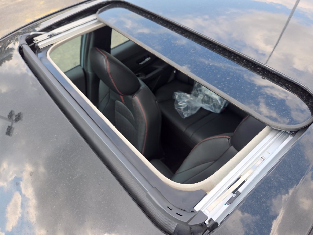 New 2026 Nissan Sentra SR w/ SR Premium Package FWD image 3