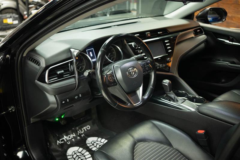Used 2020 Toyota Camry SE w/ Carpet Mat Package FWD image 9