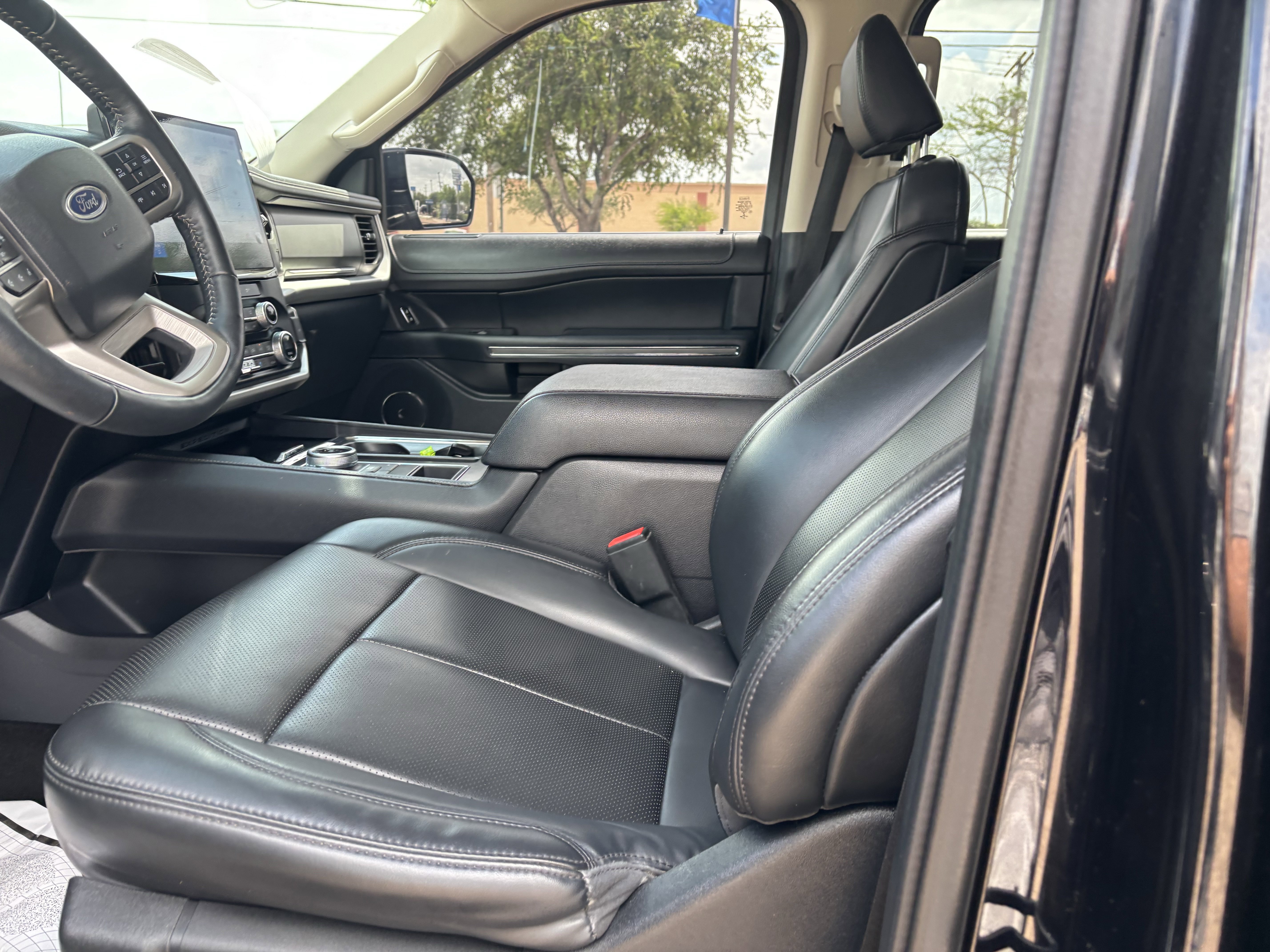 Certified 2023 Ford Expedition XLT RWD image 8