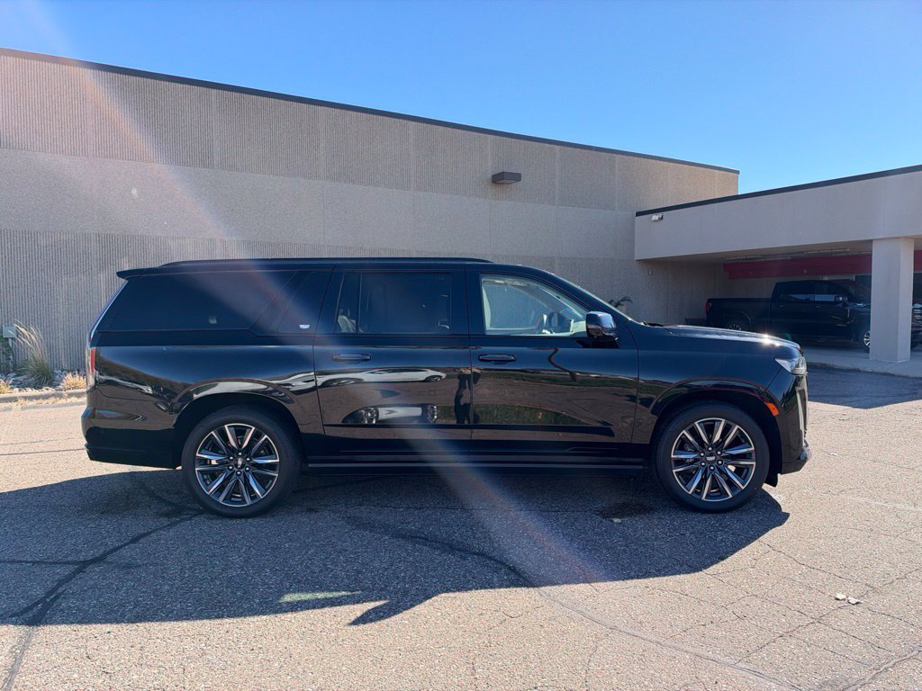 Used 2024 Cadillac Escalade ESV Sport Platinum AWD/4WD image 30